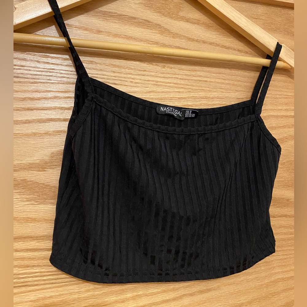 (20% off 3+!) Nasty Gal cropped black tank - US 4
